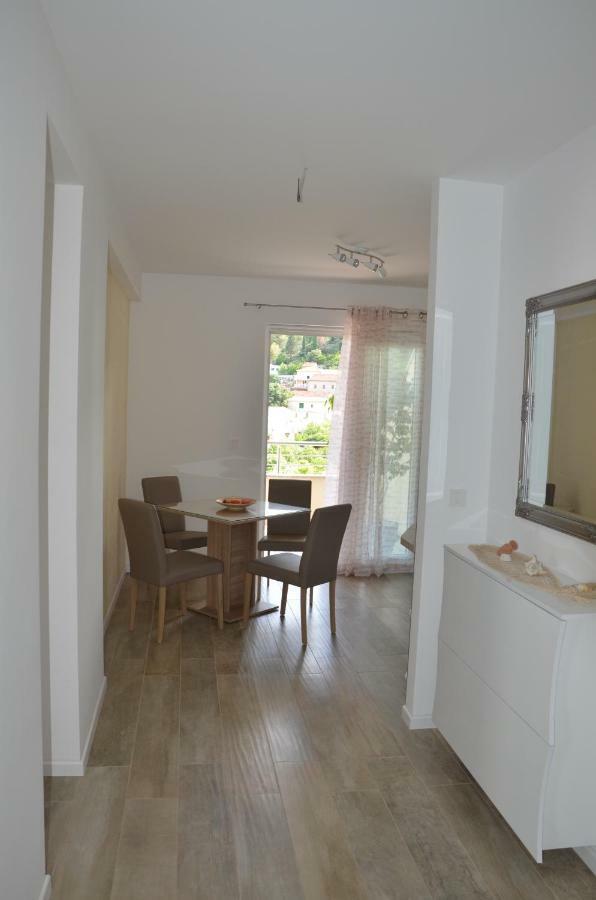 Apartments Lozina ドルヴェニク エクステリア 写真